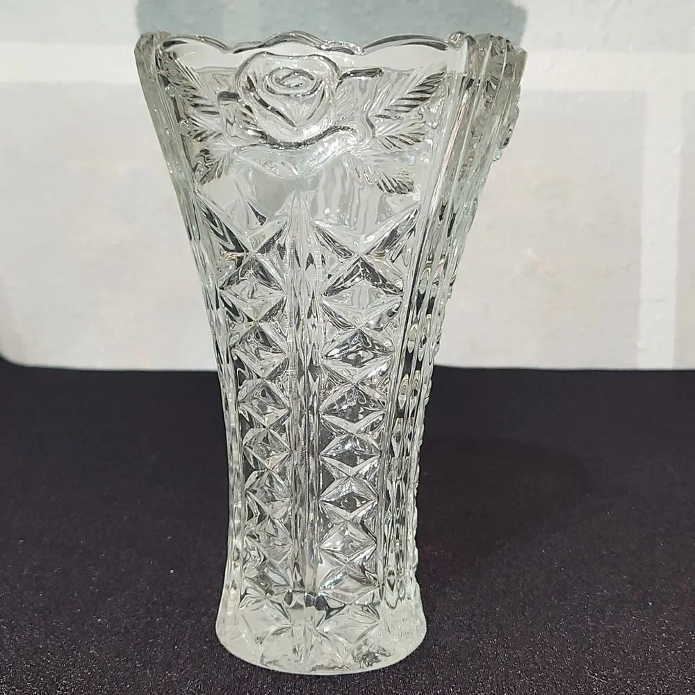 Beautiful Crystal Dorsett Rose Designed Floral Vase